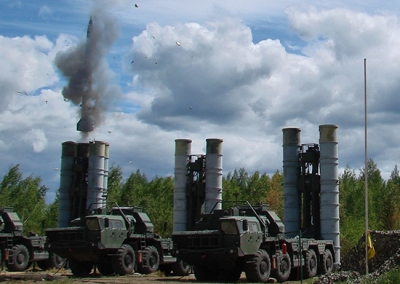 Reporte: Rusia transfirió a Siria tres batallones de misiles S-300.
