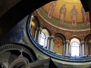 Imponen medidas de distanciamiento en la Iglesia del Santo Sepulcro de Jerusalén