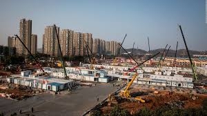 China construye hospitales a toda velocidad para atender a pacientes con coronavirus